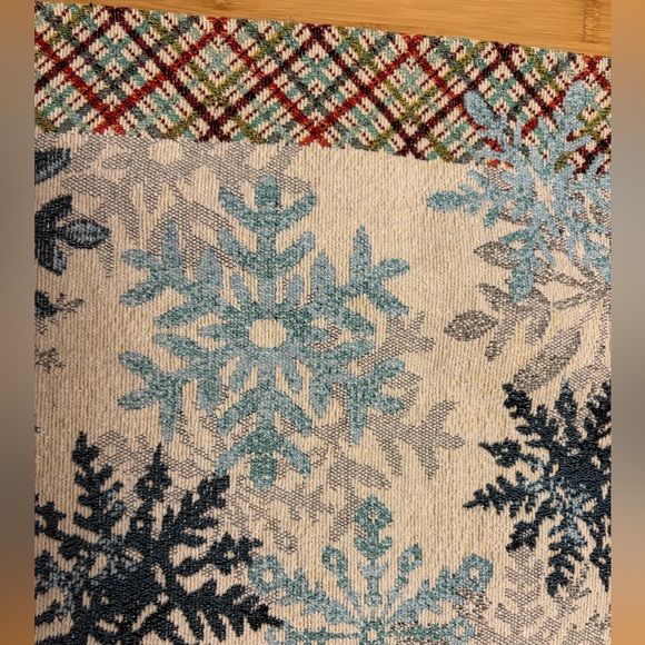 Snowflake Pattern Table Runner - Picture 2 of 2